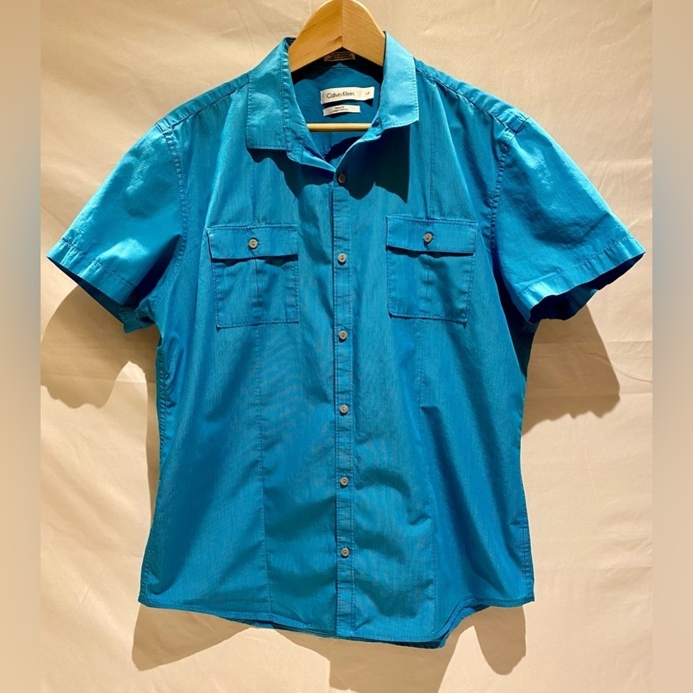 Calvin Klein Men's Short Sleeve Button-Front Shirt, size L